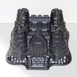 Nordic Ware Castle Bundt Cake Pan bakeware nonstick 10 cup Cast Aluminum USA
